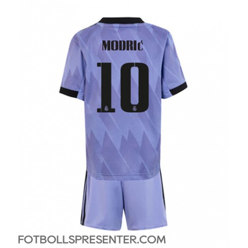 Real Madrid Luka Modric #10 Bortatröja Barn 2022-23 Kortärmad (+ korta byxor)
